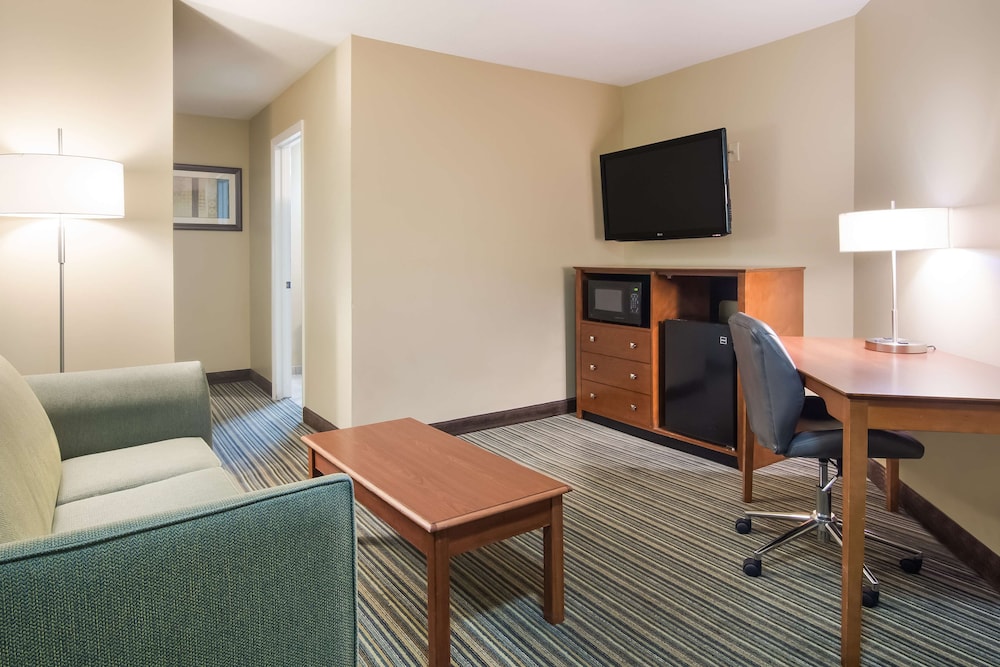 Best Western Plus Traverse City 31/39