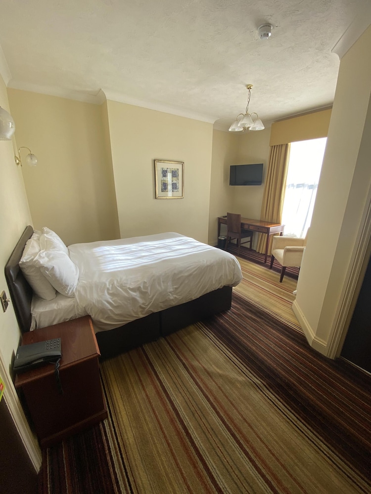 The Prom Hotel 16/50