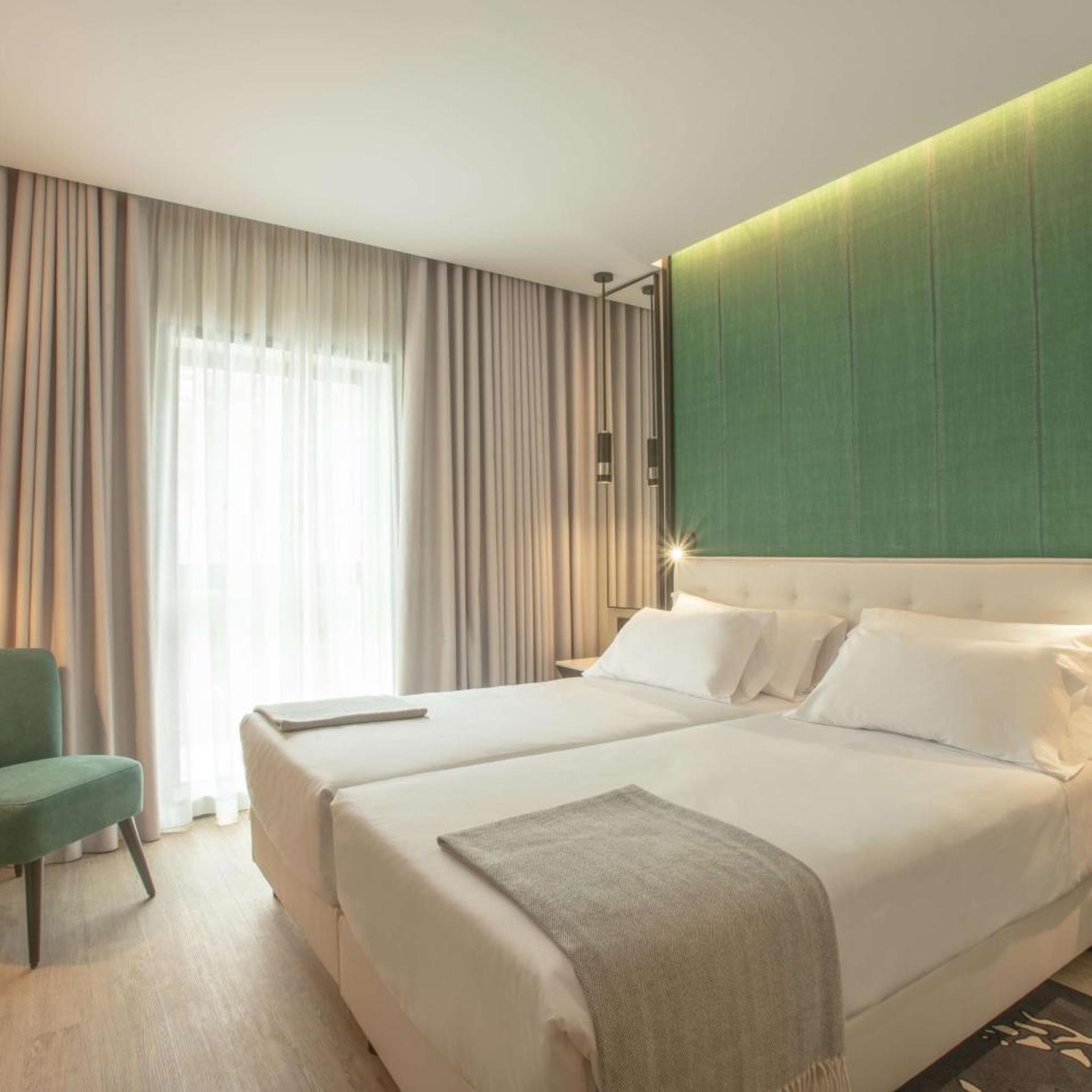 Adjoining, Family, Single Bed