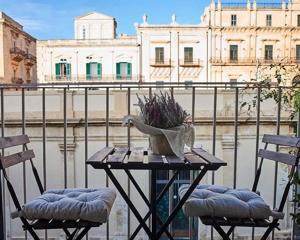 San Carlo Suites 42/50