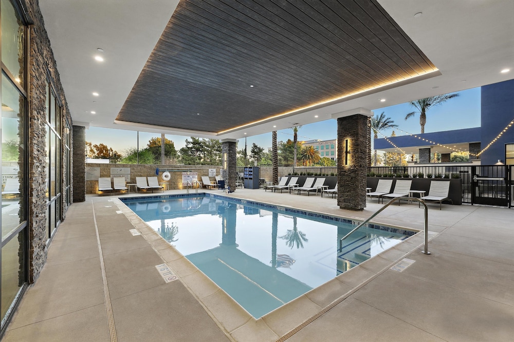 Hampton Inn by Hilton Ontario Airport 20/36