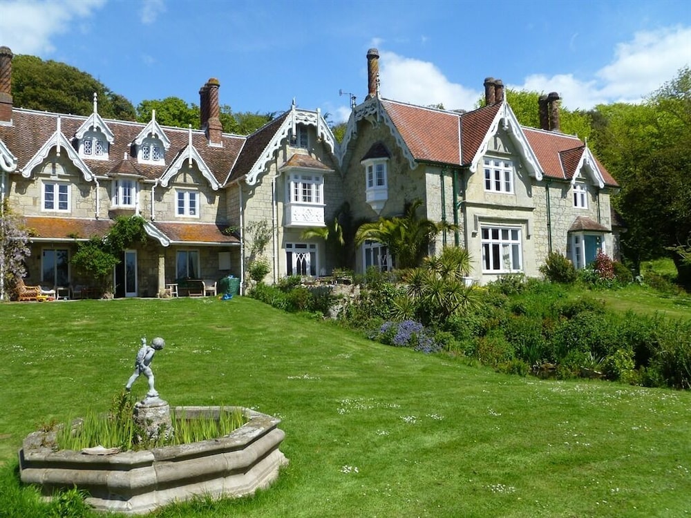 Lisle Combe 44/50