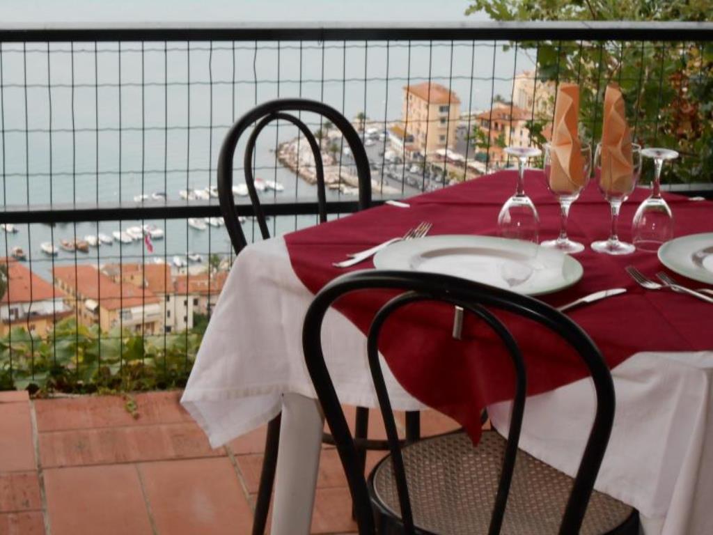 Hotel Vittoria 8/25