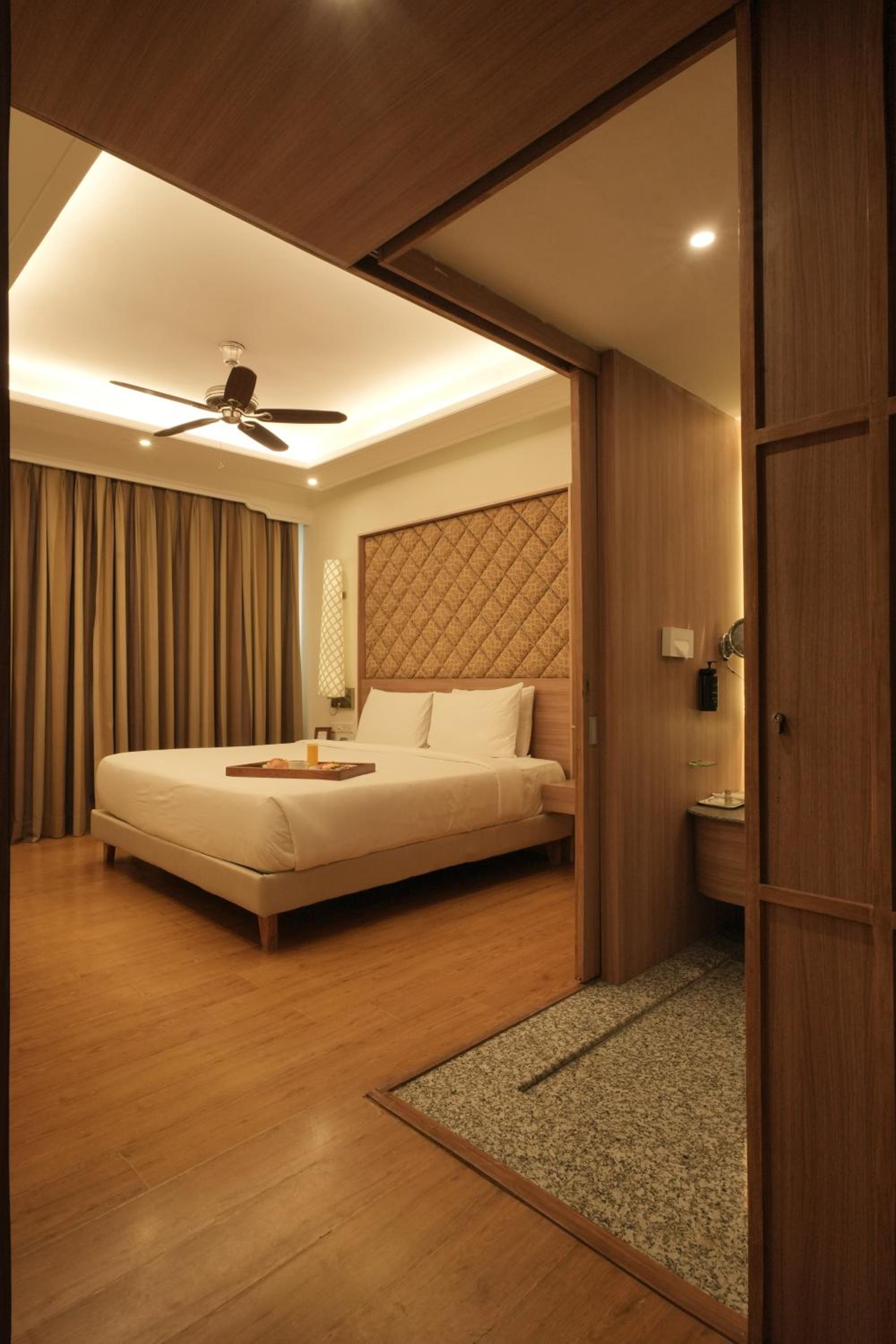 Executive, Suite