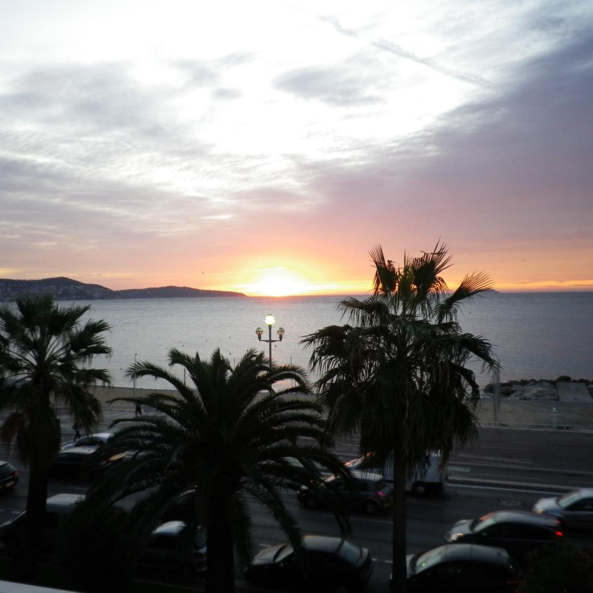 Azur Hotel 47/52
