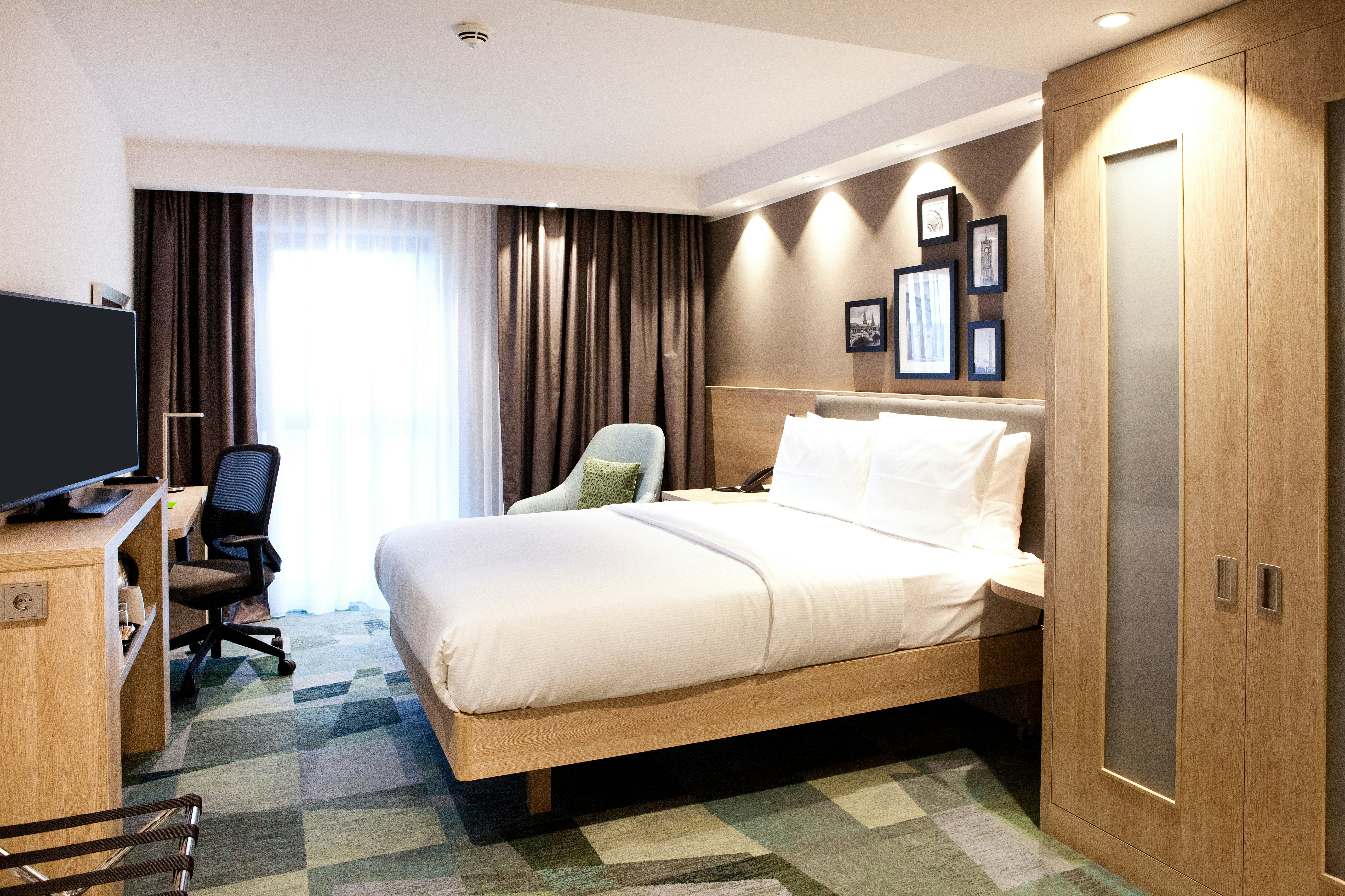 ROOM, QUEEN BED, ACCESSIBLE