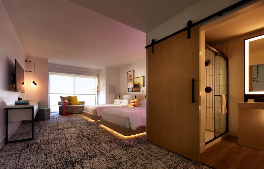 Reverb, 2 Queen Beds, High Floor