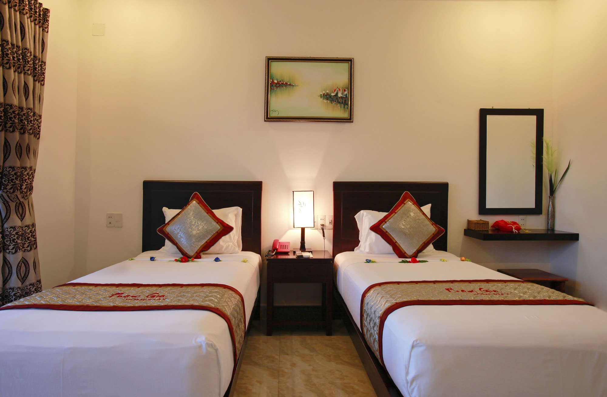 DELUXE, TWIN BEDS