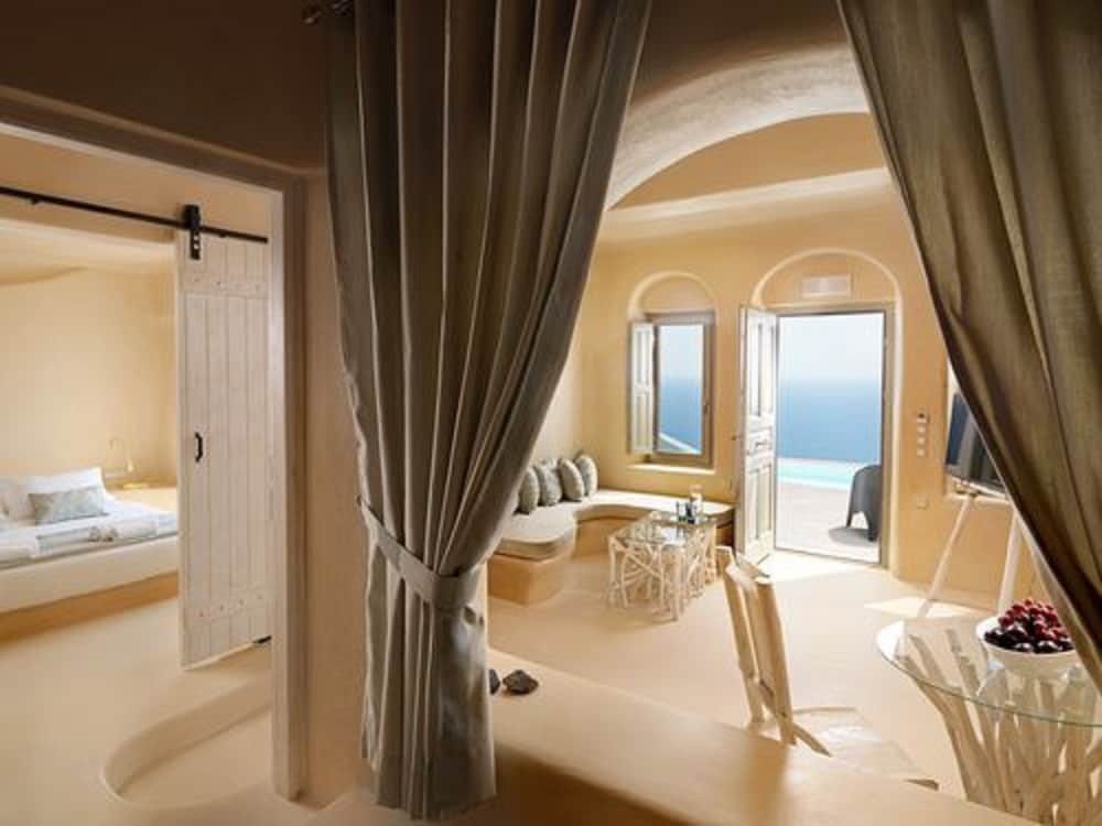 Dome Santorini Resort 18/46