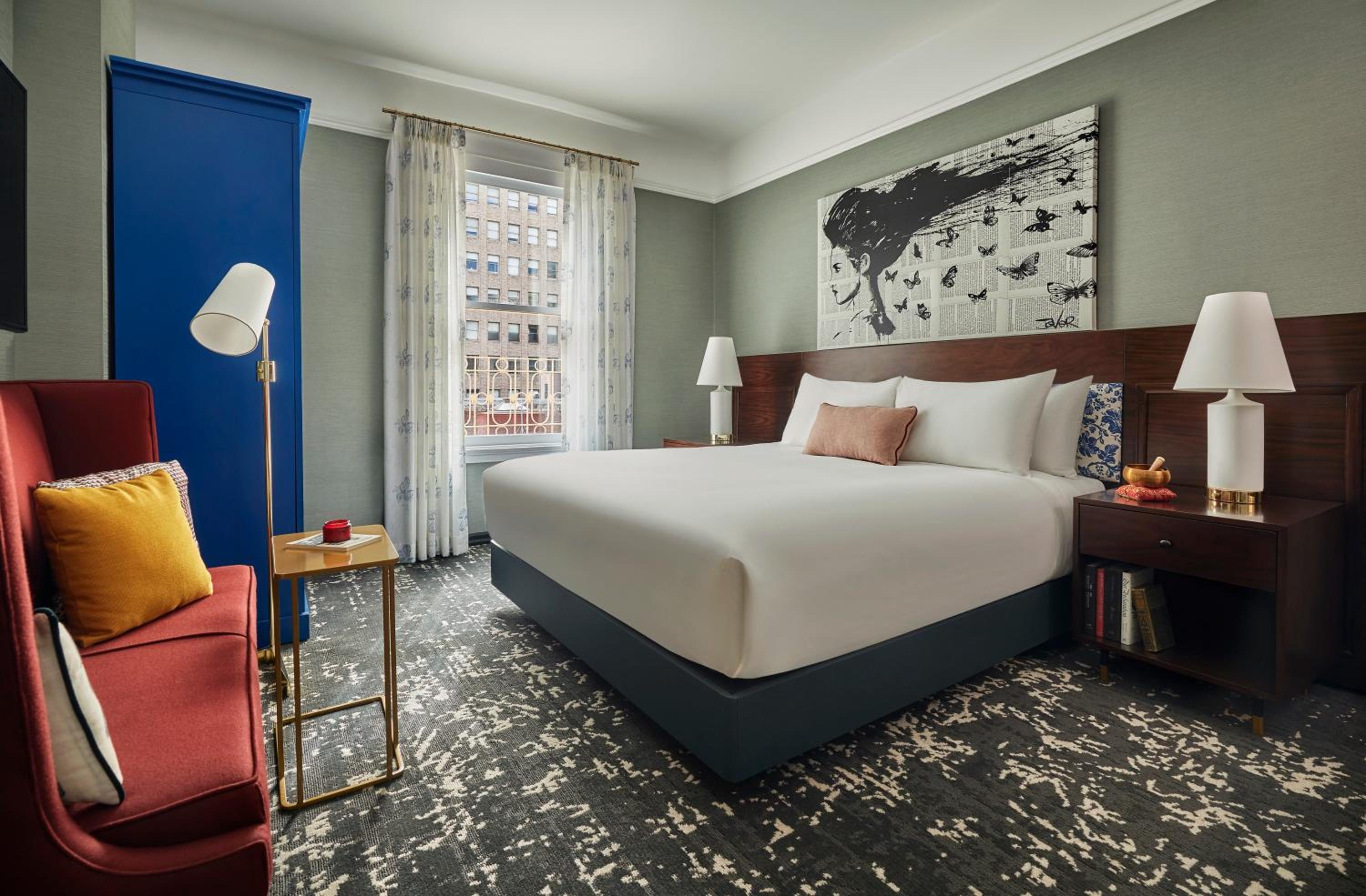 DELUXE, KING BED, ACCESSIBLE