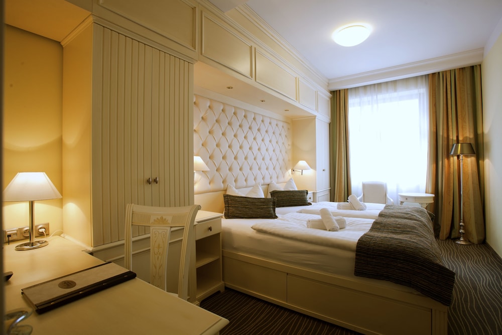SUPERIOR, DOUBLE OR TWIN BED, CITY VIEW