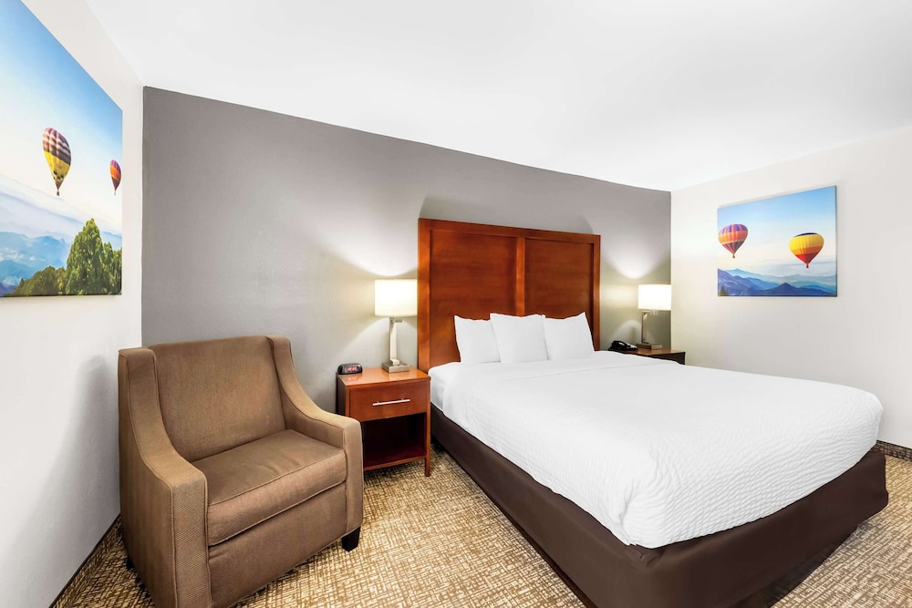 Clarion Pointe Apex - Holly Springs 12/43