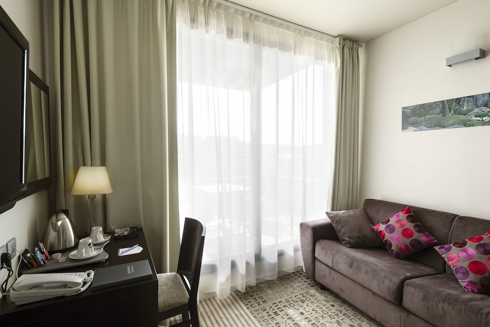 Mercure Aix-en-Provence La Duranne Gare TGV 25/50