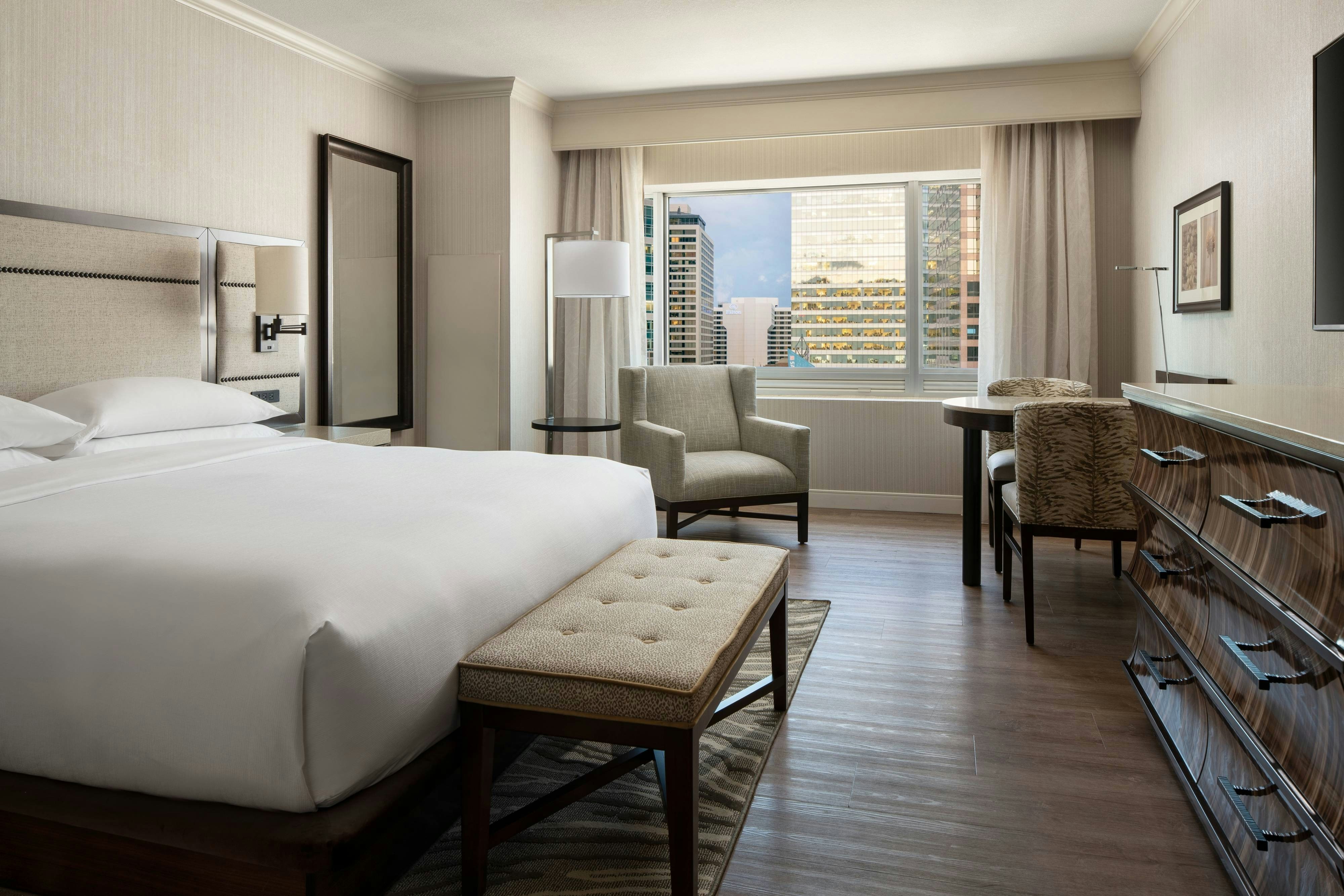 ROOM, KING BED