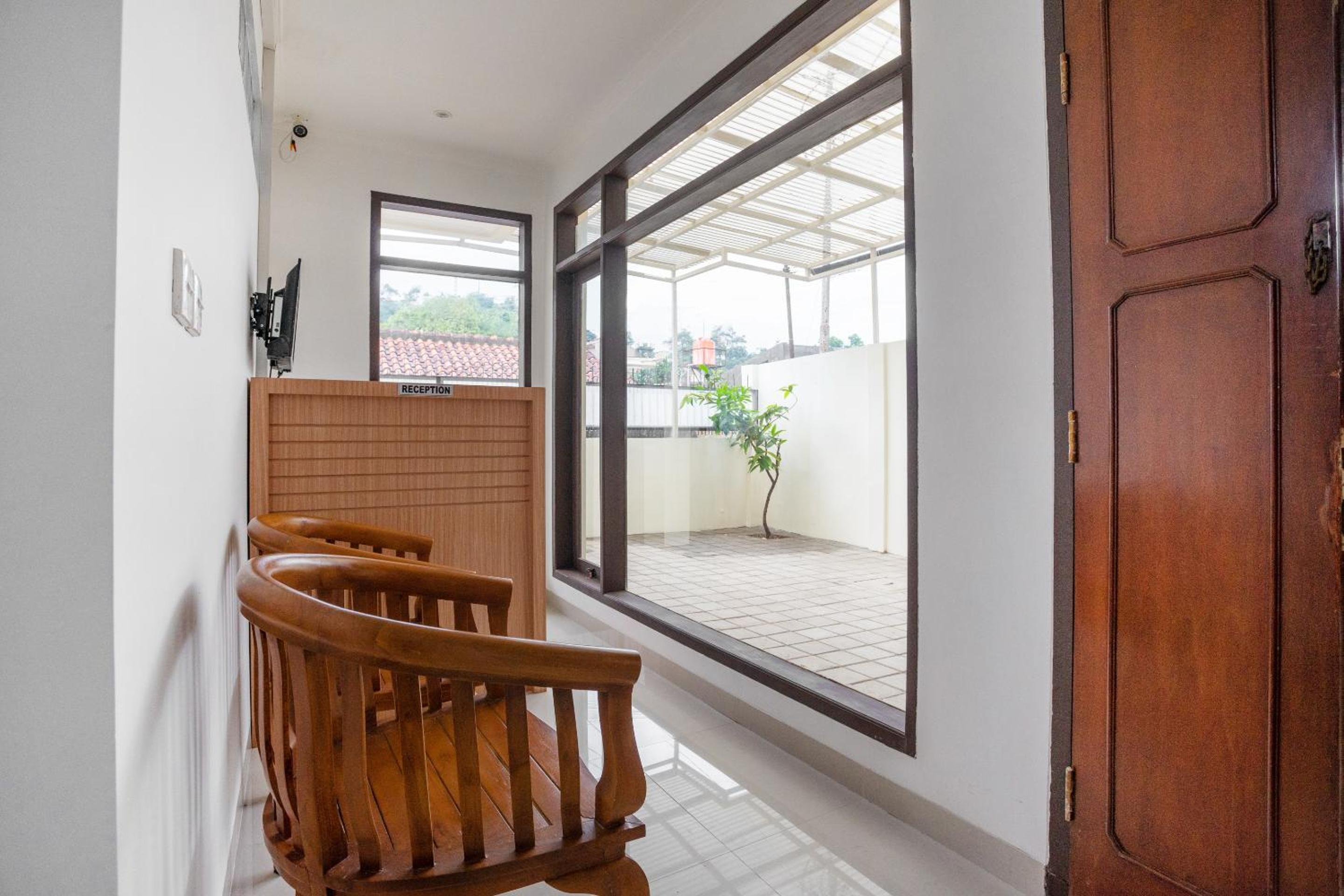 Hotel O Hegarbudhi Residence 30/49