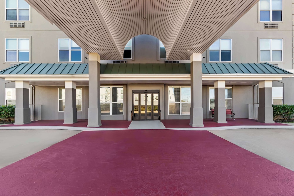 Sonesta Essential IAH Airport JFK Boulevard 49/53