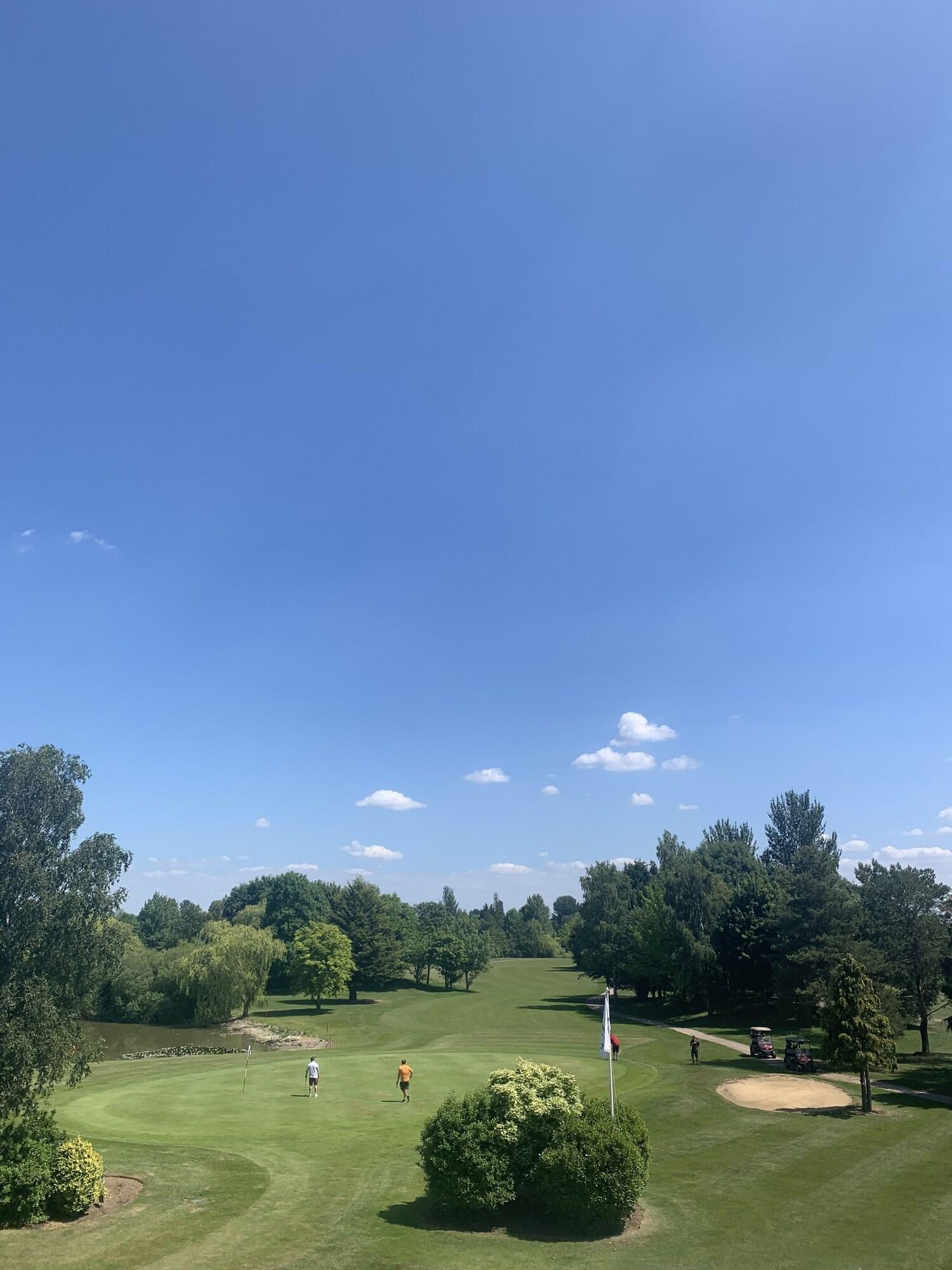 Lakeside Lodge Golf Centre 33/39