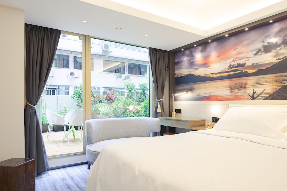 Smart, Double Bed, Private Garden