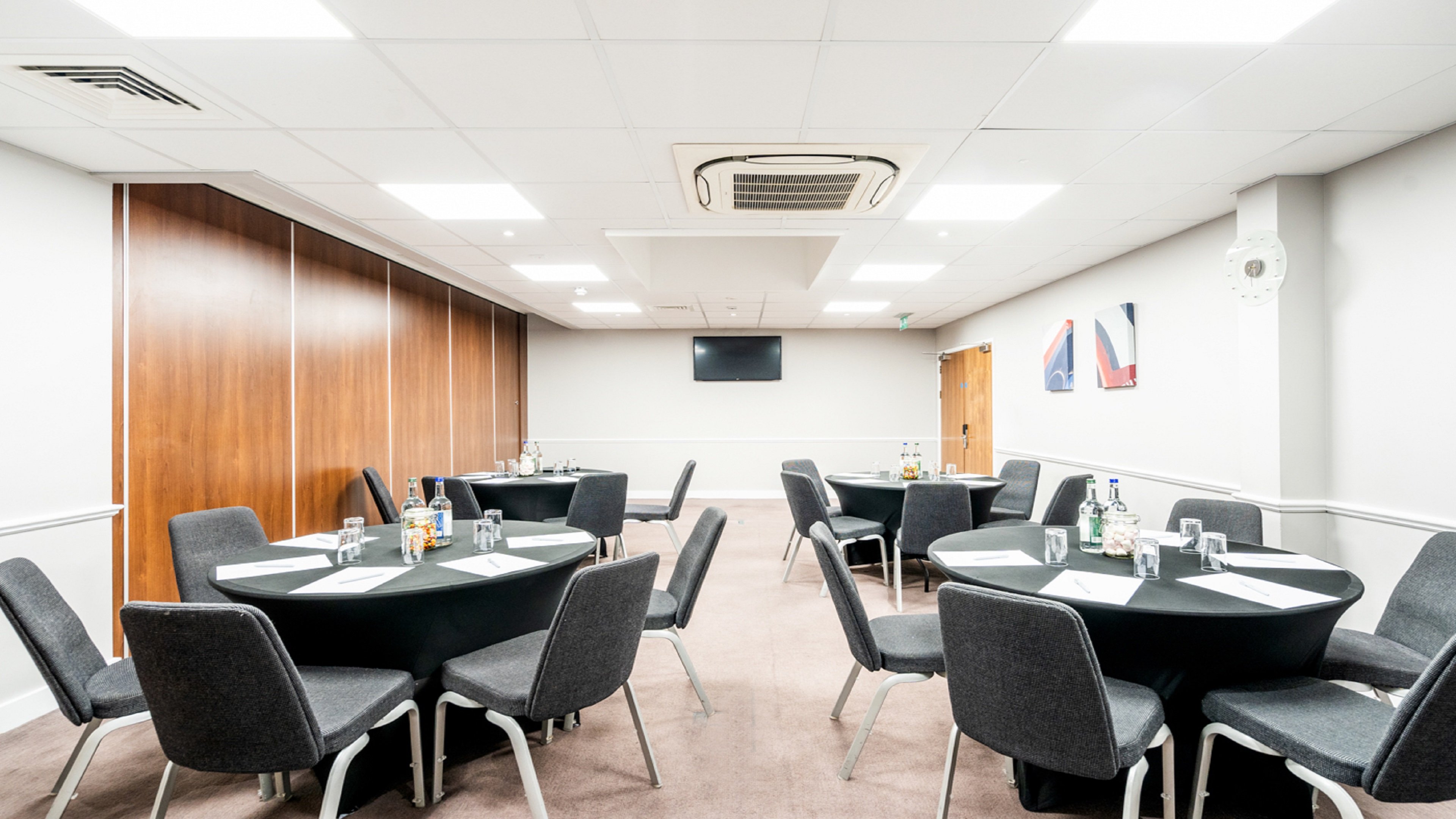 Holiday Inn London Luton Airport 59/64