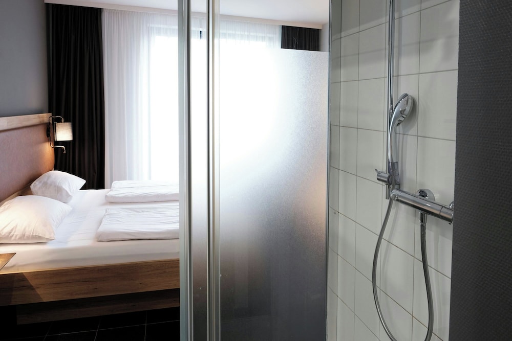 غرفة قياسية بسرير كوين، FOUR POINTS FLEX by Sheraton Ratingen Dusseldorf Airport 7/10