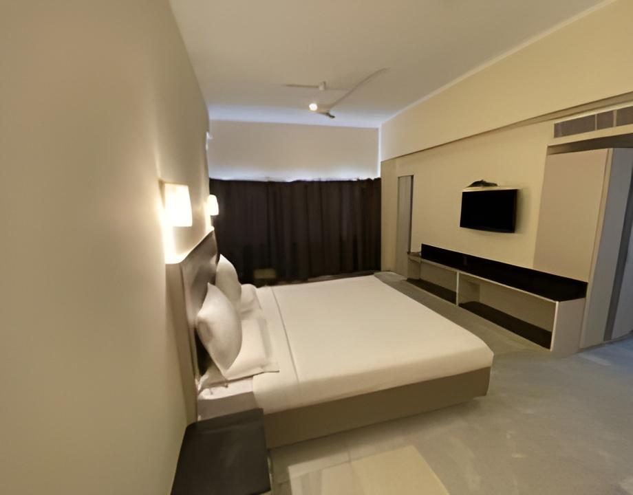 BHIMAS DELUXE HOTEL 10/21