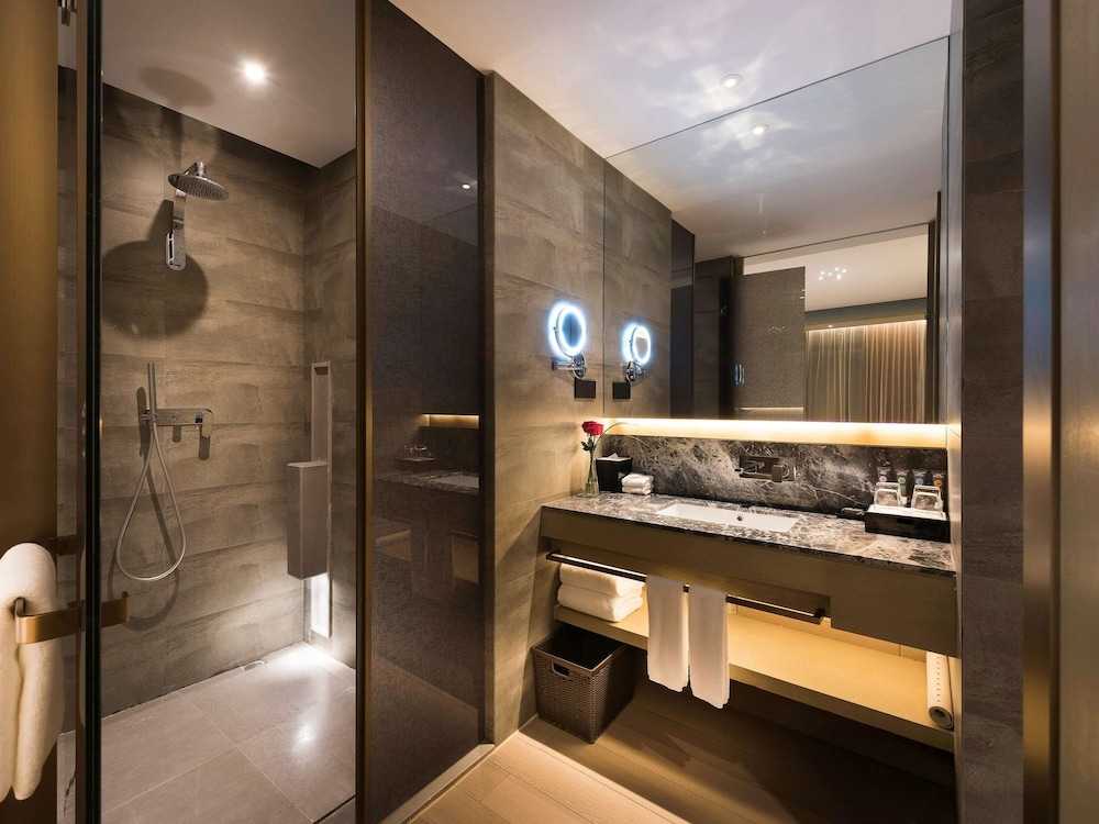 NOVOTEL SHANGHAI CLOVER 19/73