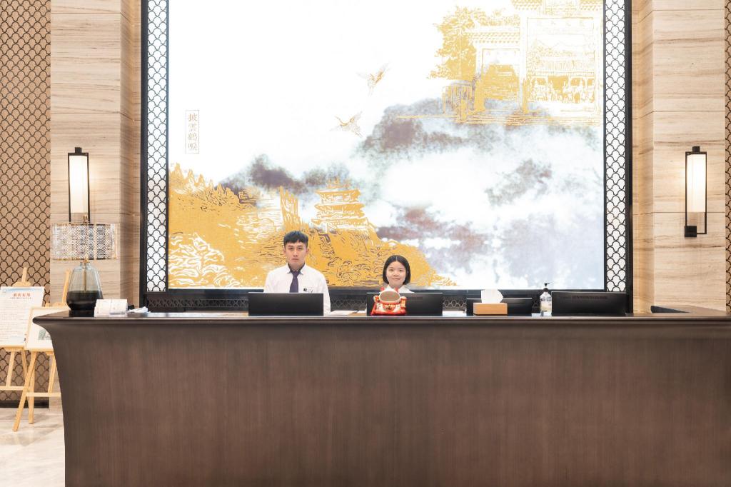 Rezen Longuu Hotel (Zhaoqing Qixingyan scenic spot store) 2/48
