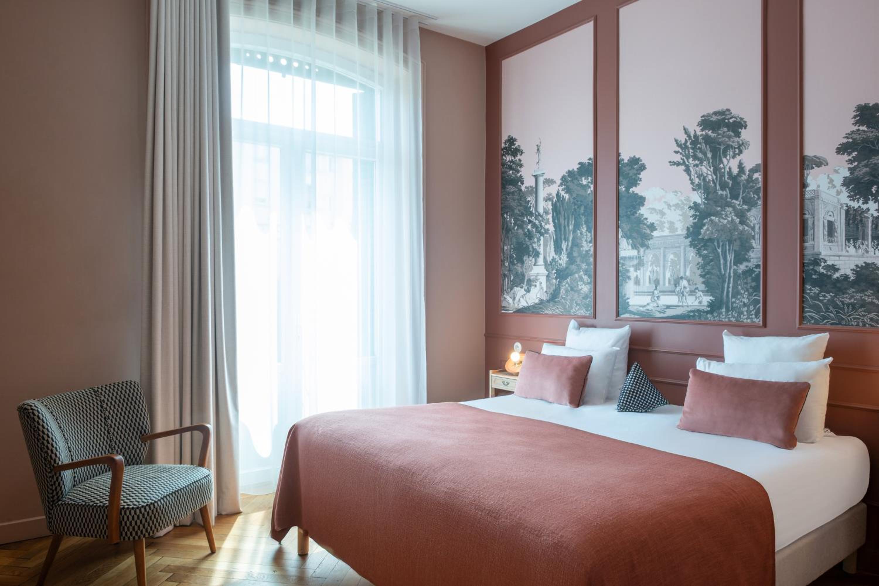 DELUXE, DOUBLE BED