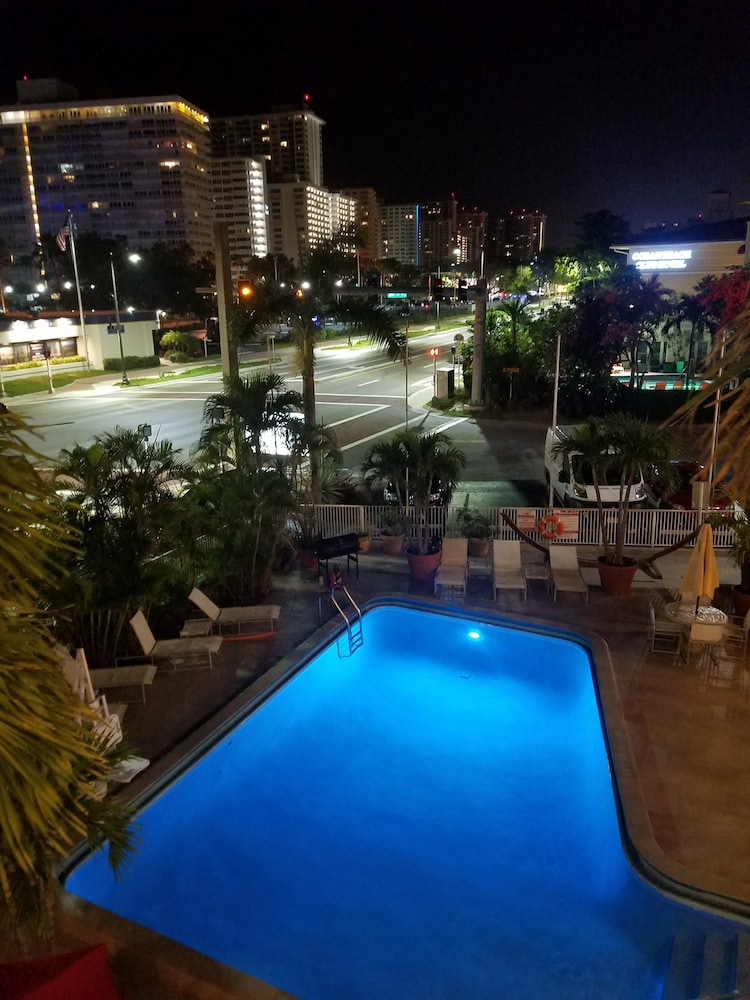Ocean Mile Hotel 13/65