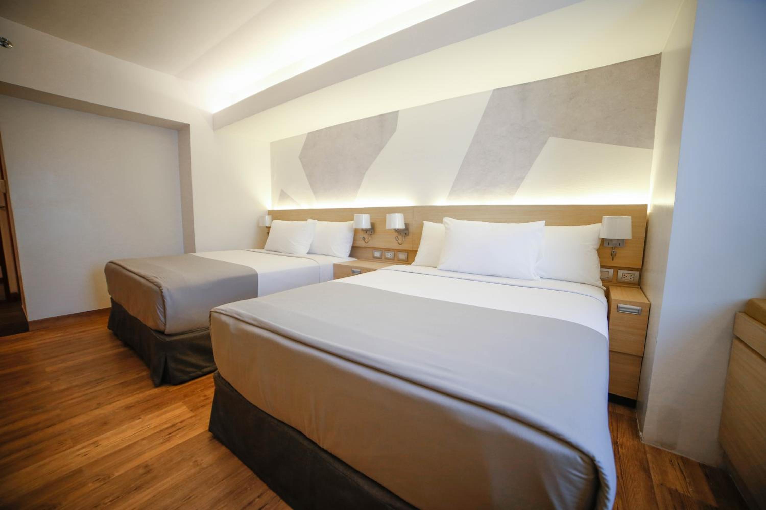 Premium, 2 Queen Beds, Bay Side
