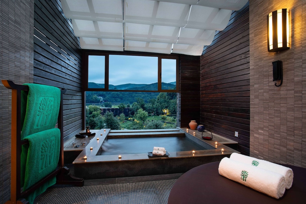 Banyan Tree Tengchong 38/81