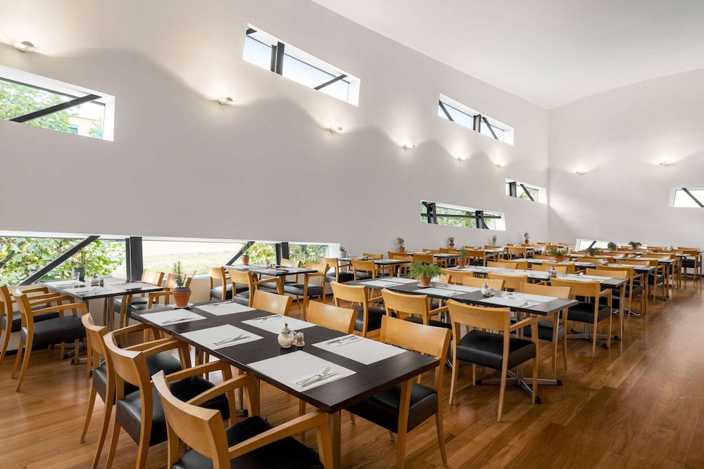Vienna House by Wyndham Martinspark Dornbirn 32/50