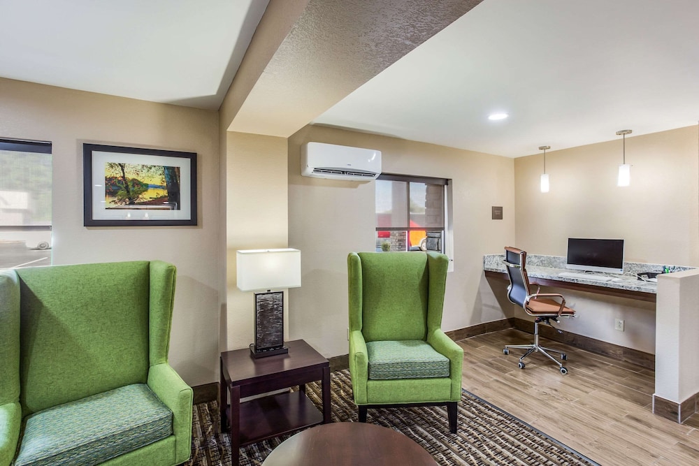 Quality Inn Charleston South 33/46