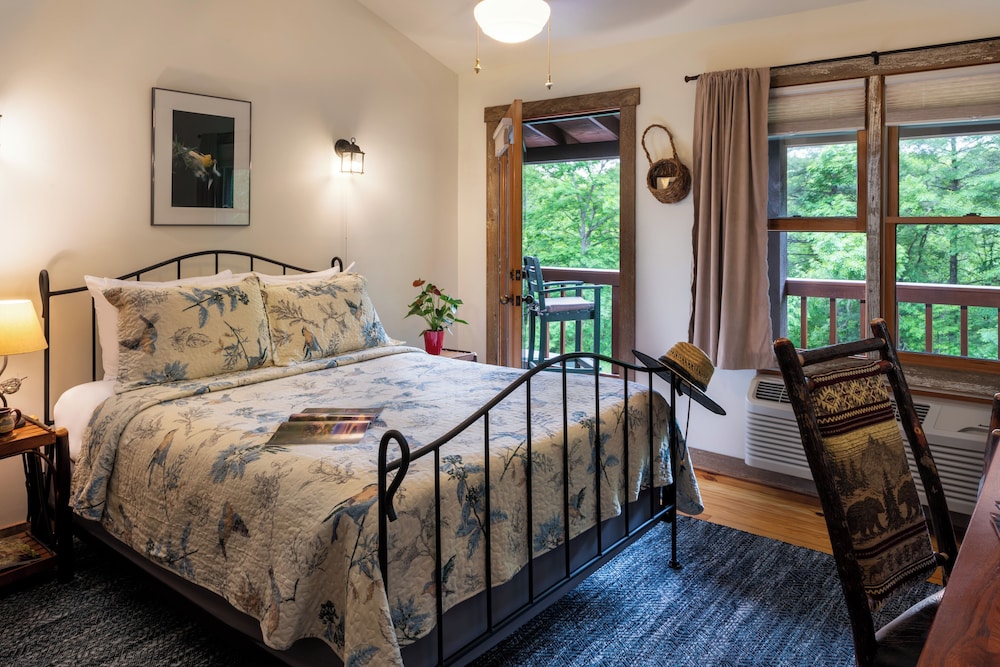 Bent Creek Lodge Bed &amp; Breakfast 20/50
