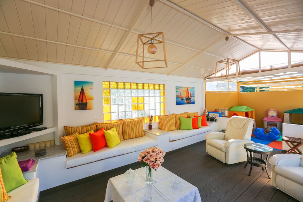 SKIATHOS ISLAND SUITES 30/50