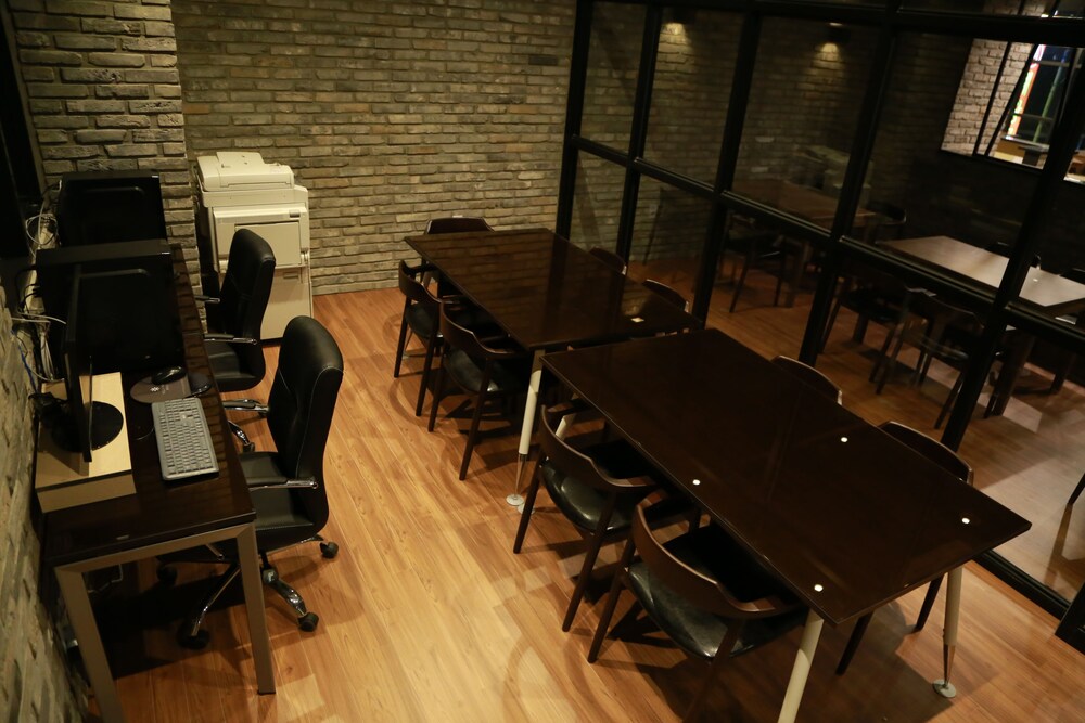 Vella Suite Hotel 44/50