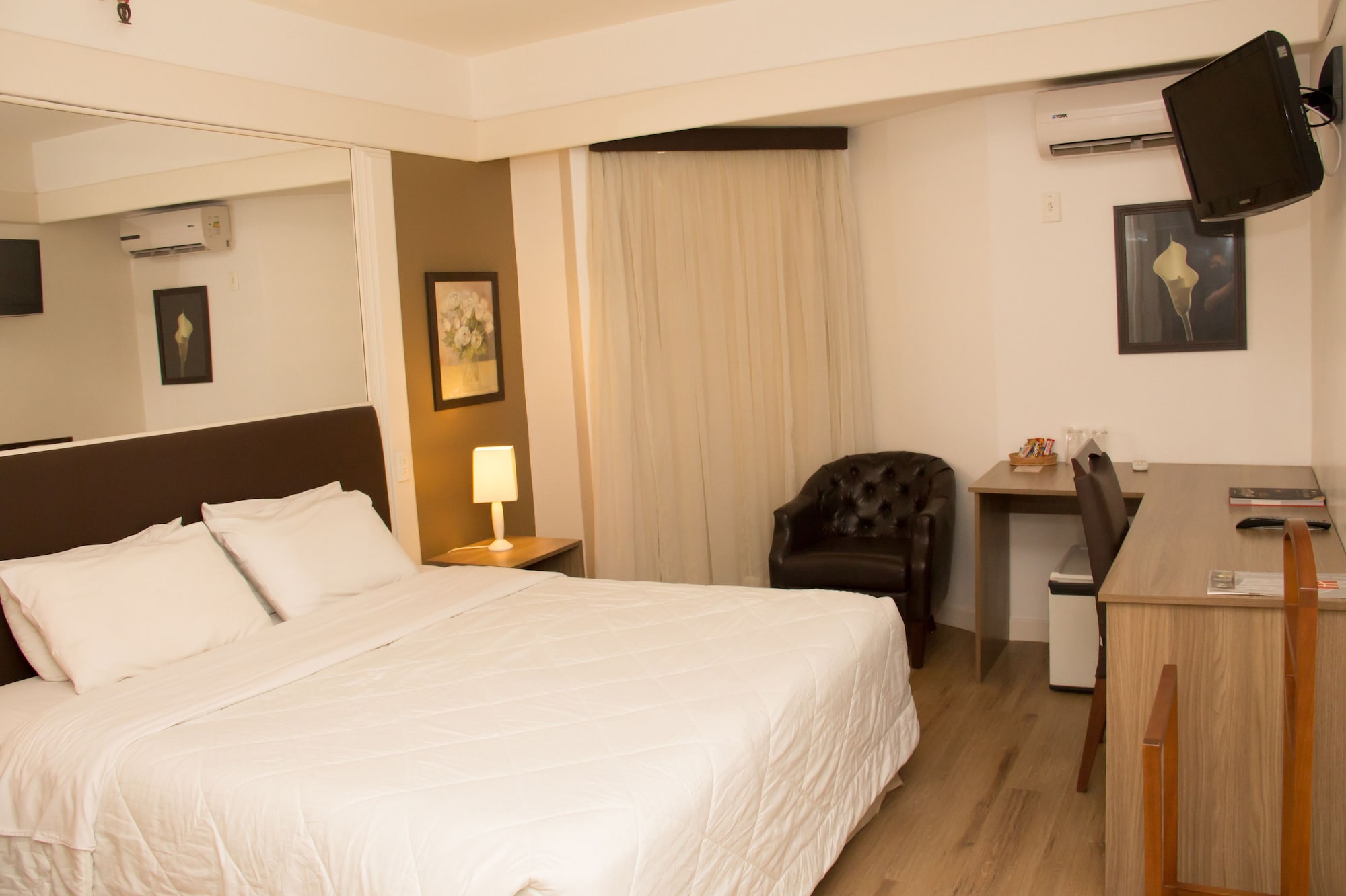 SUPERIOR, DELUXE, DOUBLE BED