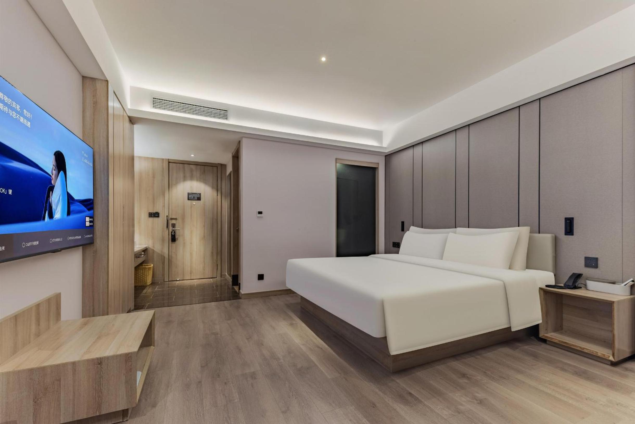 Elegant, Queen Bed