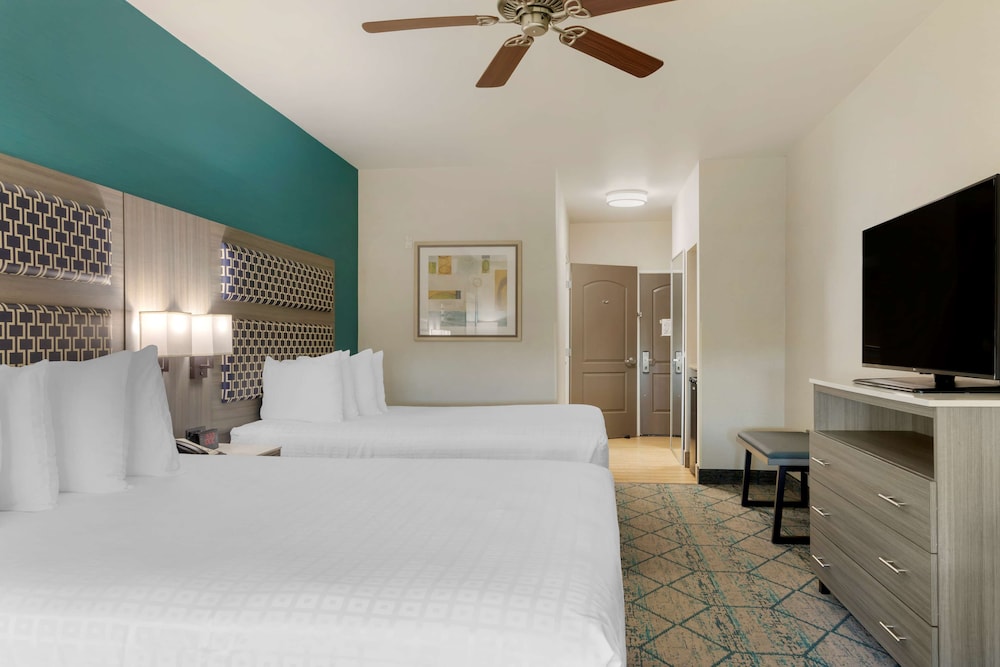 Best Western Plus Wasco Inn & Suites 28/63