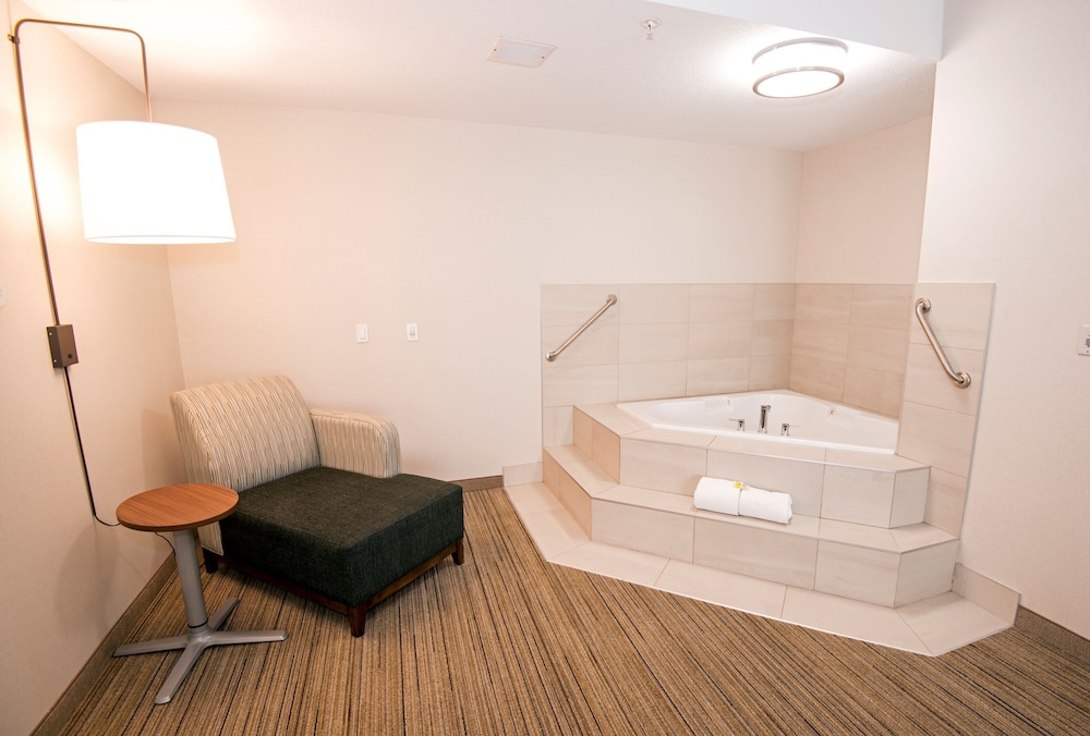 Holiday Inn Express Hotel Suites Hinton 24/57