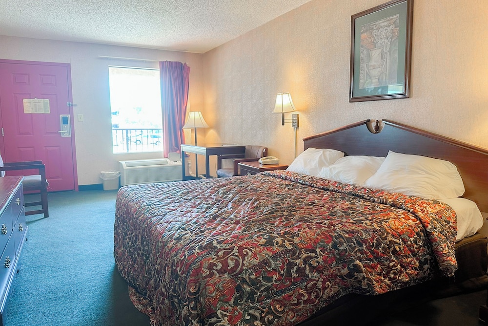 ROOM, KING BED