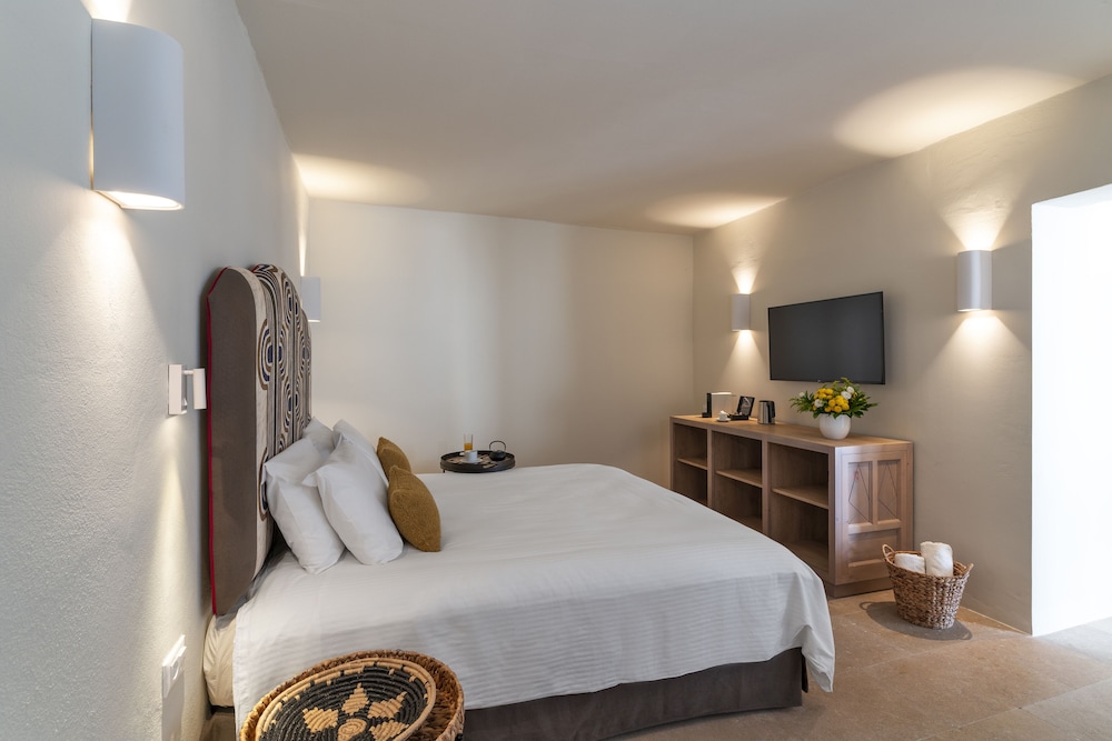 1 BEDROOM, DELUXE, DOUBLE BED, PARTIAL SEA VIEW