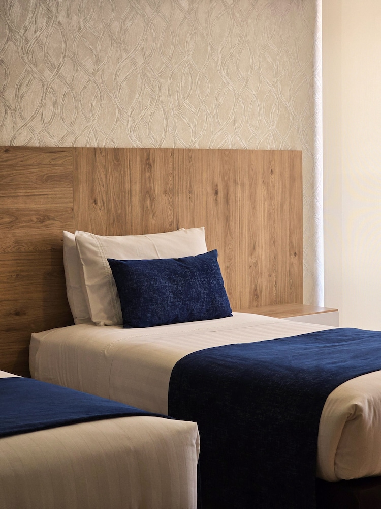 Confort 80 Zona Rosa Hotel 35/70