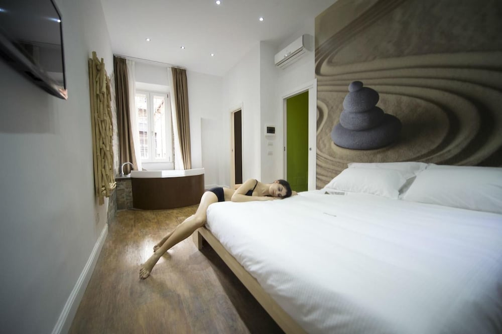 Suite, Jetted Tub