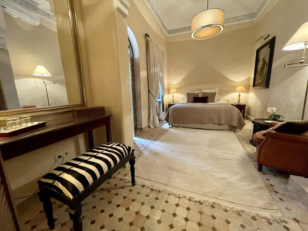 Riad Jona 15/74