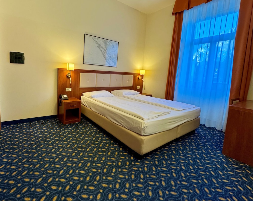 Hotel Benaco 11/50