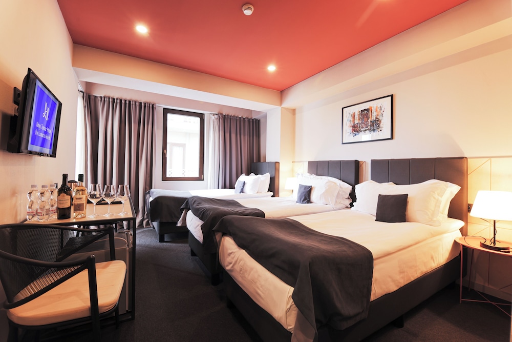 Superior, Triple, 1 Queen and 1 Single Bed, Balcony