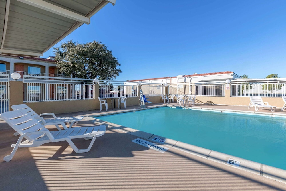 Super 8 by Wyndham Abilene North 13/19