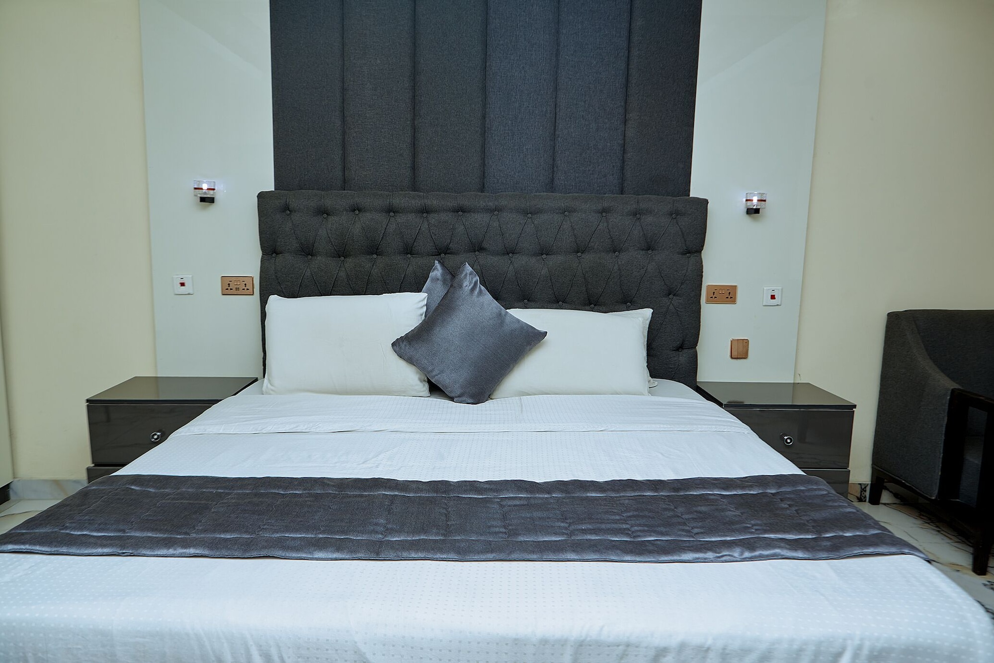 Executive, King Bed, Pool View, Private Bathroom