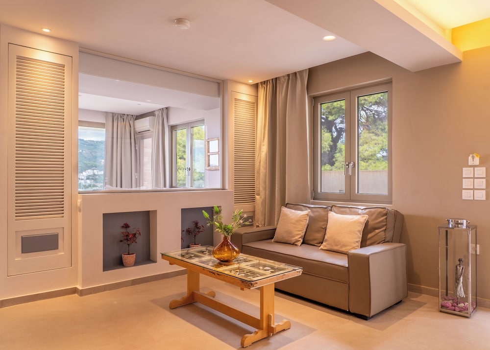 Core Luxury Suites 38/55